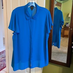Soft, flowing, classy! Worthington blouse in blue